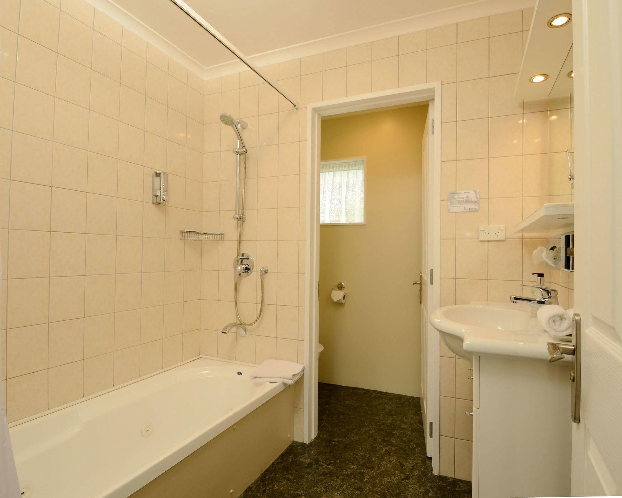 Tower Lodge Motel Інверкаргілл Екстер'єр фото